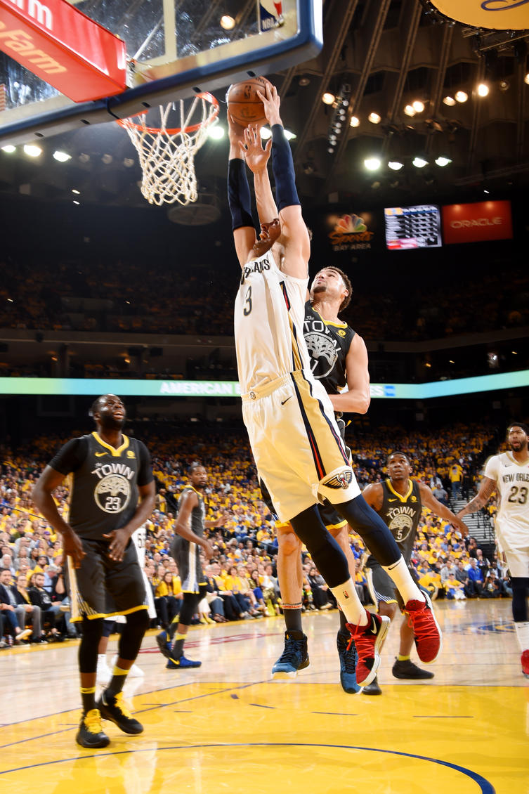 绿军轻取鹈鹕，杜兰特复出后首胜