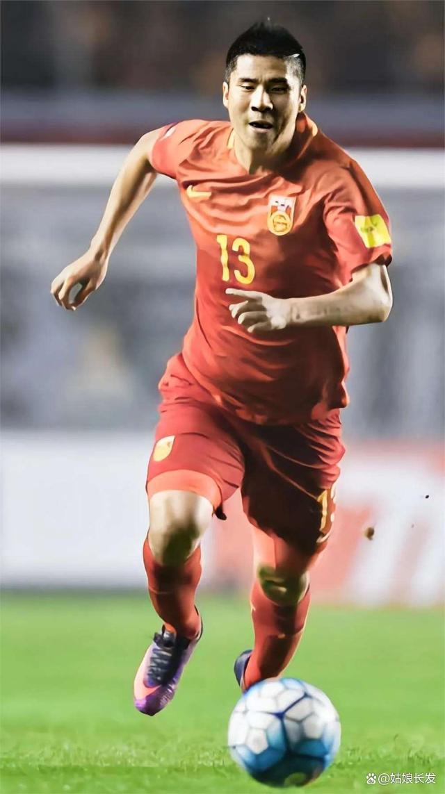 开云官网-国足球员在赛场上表现抢眼，展现出强大实力