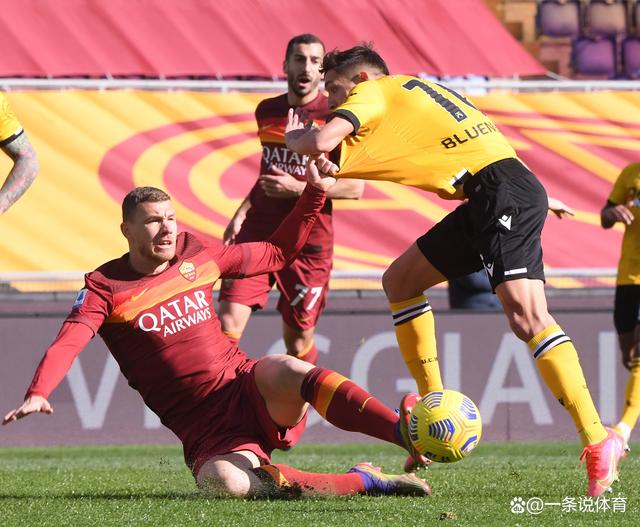 罗马球迷集体助威，为球队士气鼓舞的简单介绍