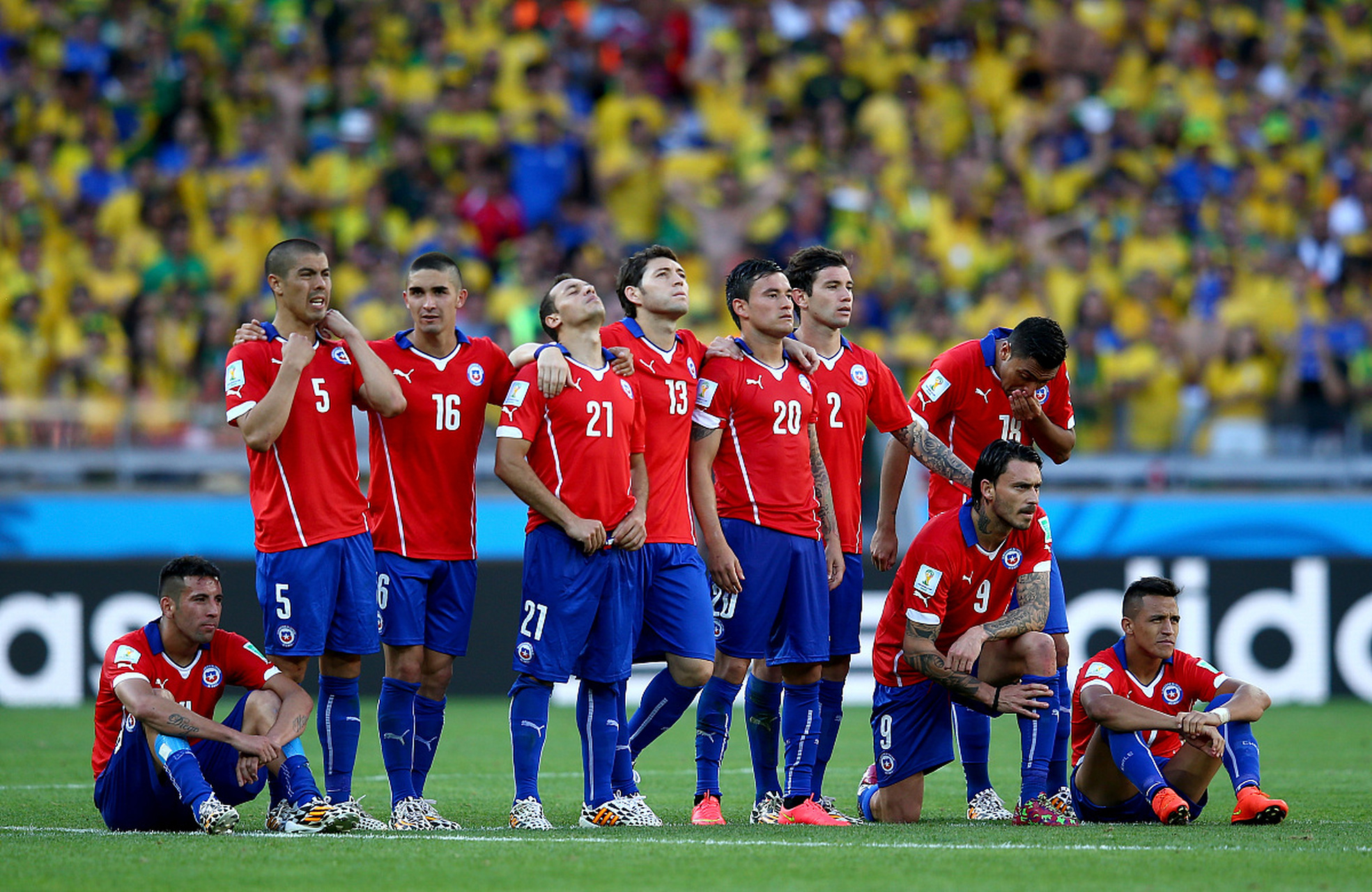 包含佛罗伦萨胜卡利亚里，球队士气高昂的词条