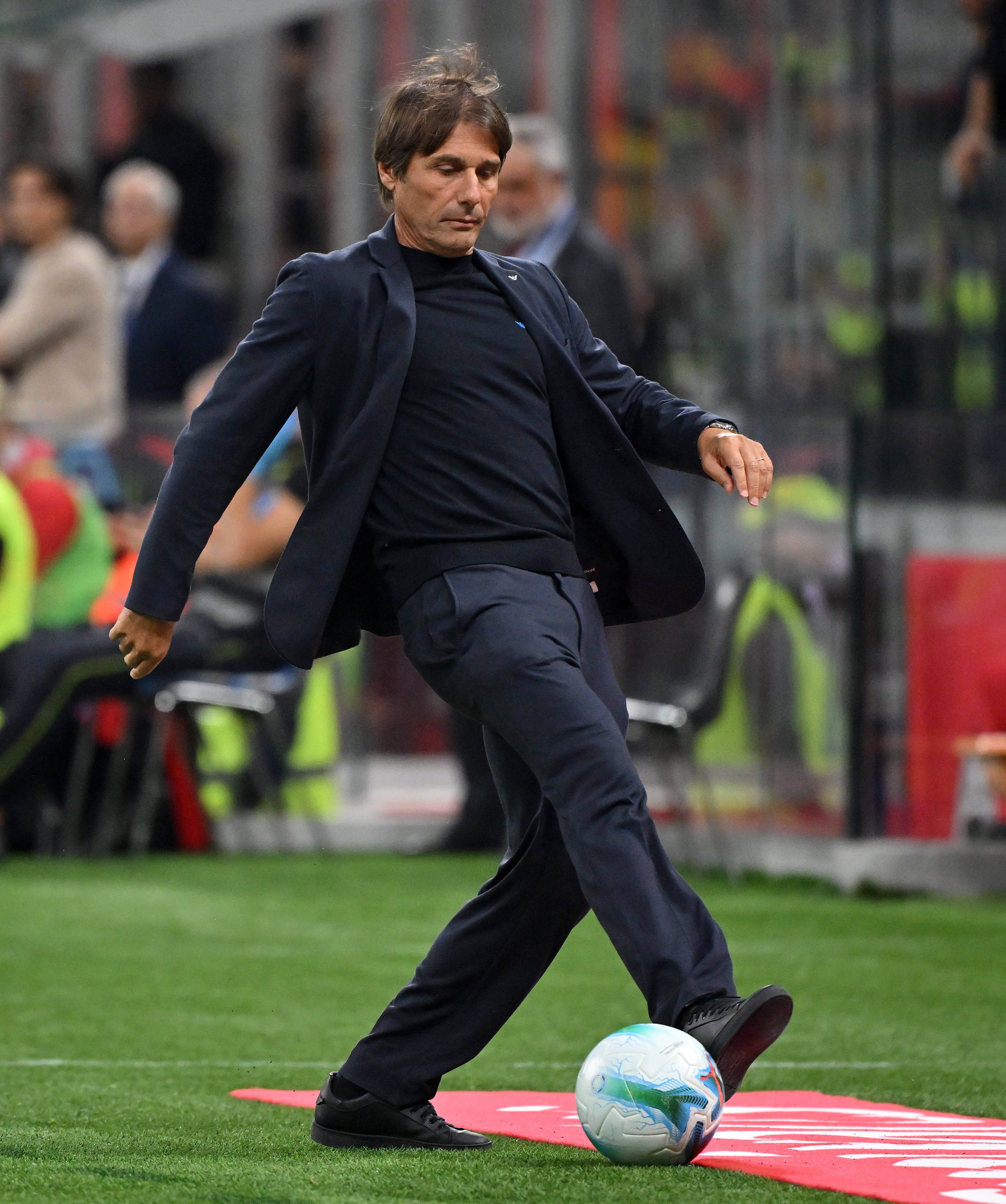 开云娱乐-关于AC米兰主场胜那不勒斯，轻松拿下三分的信息